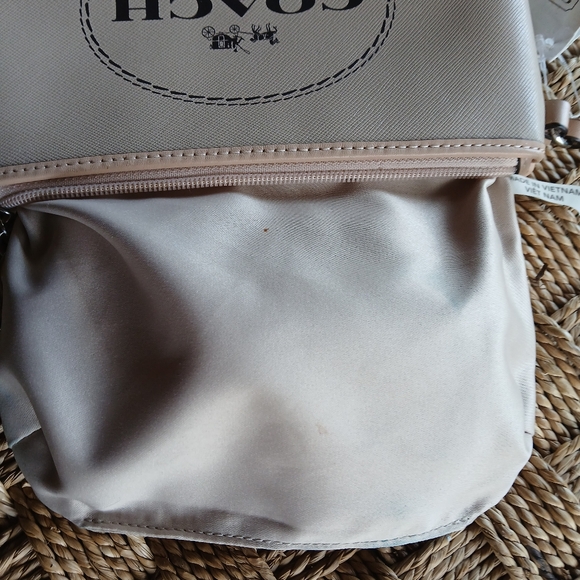 NWT COACH HORSE AND CARRIAGE MEDIUM WRISTLET